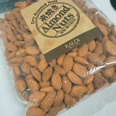 おやつはアーモンド！