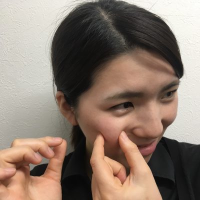 顔のコリに要注意