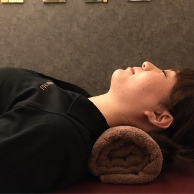 猫背を寝ながら整えよう♪